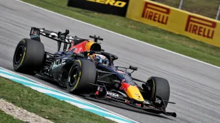 Max Verstappen and Charles Leclerc set early Bahrain benchmarks in Sepang