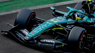 Primi team radio al miele sull’asse Newey-Alonso: “Un piacere guidare questa macchina”