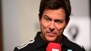 Ferrari e McLaren attaccano, Mercedes è pronta a reagire: “Sviluppi? Sì, siamo indietro. Ma abbiamo un piano”