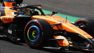 F1 | Piastri penalizzato per aver ostacolato Lawson: scende da 3° a 6°, le Ferrari guadagnano una posizione