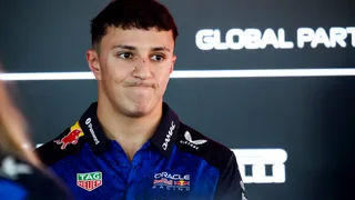 Hadjar come Verstappen, dito puntato contro la Red Bull: “Durante il weekend nessun progresso. Così non va bene”
