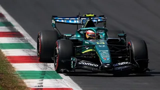 F1 | Alonso (Aston Martin) e Lawson (Red Bull) partono dalla pit lane nel GP d'Italia