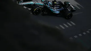 F1 | Super pole di Russell a Baku, mentre Antonelli va KO in Q1. Ferrari seconda con Leclerc