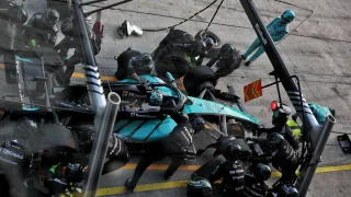 Mercedes crew for Singapore GP hadn't done a pit stop "for 15 years", team claims