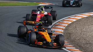 La McLaren svolta con le hard e sventa il colpo grosso della Ferrari