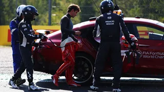 Sainz: “Sono felice di vedere Leclerc illeso dopo un incidente così grave”