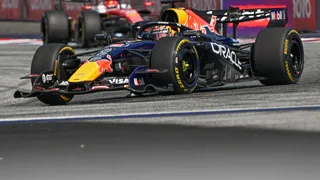 Manager Verstappen: “Max vuole rispettare il contratto fino al 2028, vincerà nelle prossime gare”