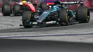 Russell rivela: “5 team su 11 hanno votato contro le ali aperte tra Curva-1 e Curva-3, e non sono stati i motorizzati Mercedes”