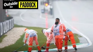 Sepang F1 marshal steals the show during Bahrain GP delay: “Absolute icon”