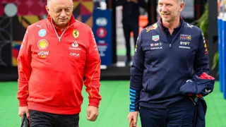 Vasseur: “Il signor Horner sta cercando lavoro, lo sanno tutti. Lavorare con lui? Chiedete al mio assistente”
