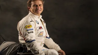 Subisce il furto della carrozzina: la famiglia di Zanardi gli dona quella del campione