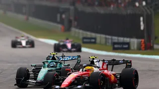 Alonso, polemica con la FIA: “Hanno fermato la gara per far recuperare Hamilton, servono spiegazioni”