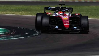 Hamilton e Leclerc, 127 giri a Imola con le Pirelli 2027